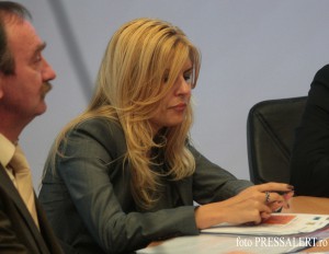 elena udrea unghii 5 p