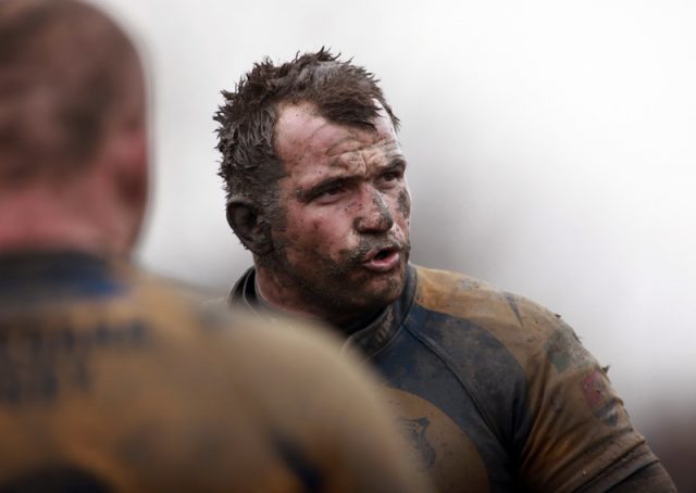 Noroiul a făcut mai dificilă victoria rugbyştilor de la RCM Timişoara Foto Adrian Pîclişan RUGBY11_resize