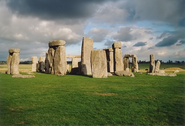 Stonehenge_back_wide