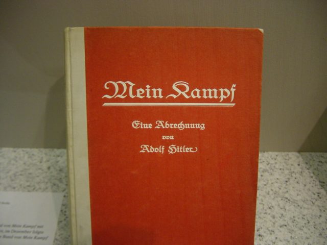 Erstausgabe_von_Mein_Kampf