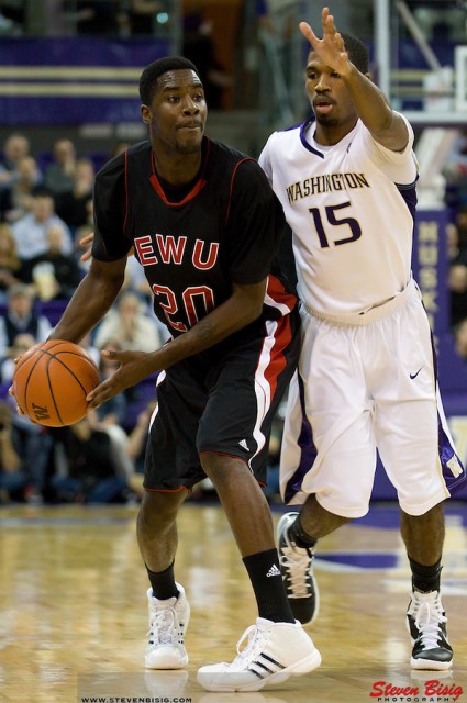 NCAA BASKETBALL 2010 - Nov 16 - Eastern Washington at University of Washington