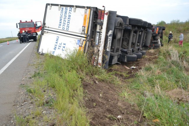 TIR-rasturnat-Lugoj-Caransebes-27-august-2014-foto-galerie-redesteptarea-lugoj-3