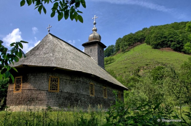 biserica poieni