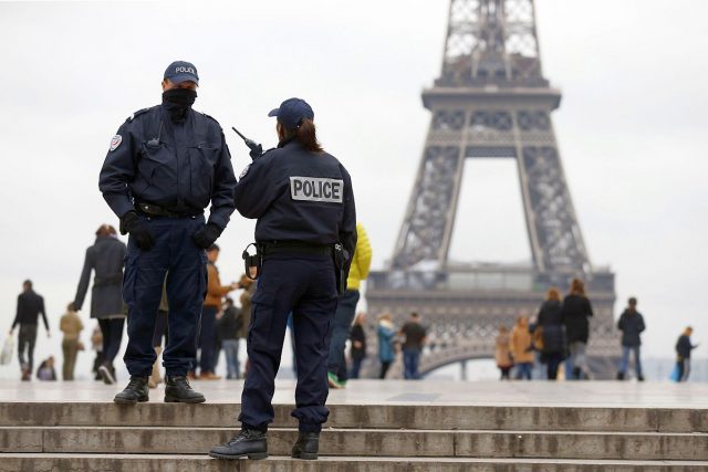 TOPSHOTS-FRANCE-MEDIA-POLICE