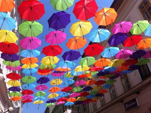 umbrele colorate