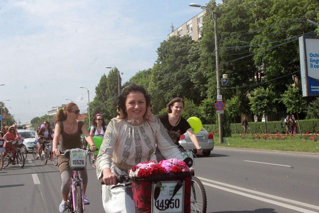 cochete pe biciclete