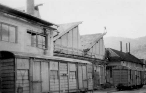 4. uzinele nadrag