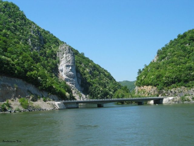 statuia lui decebal