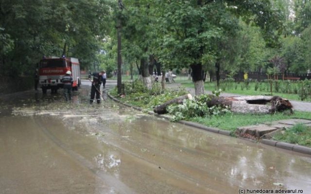 inundatie furtuna hunedoara adevarul