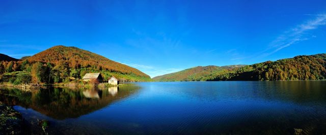 lacul poiana marului