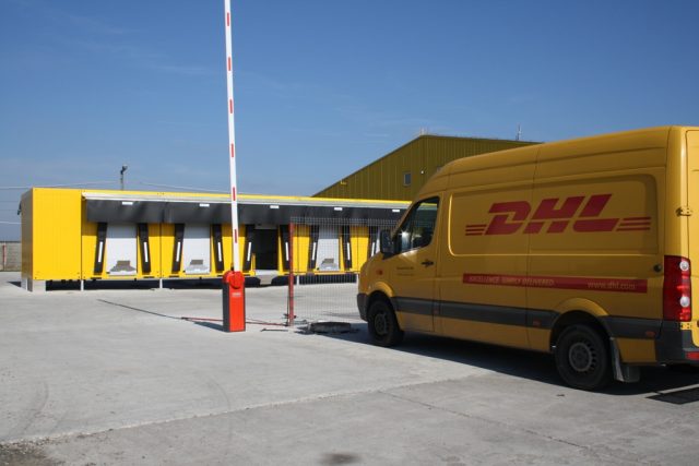 DHL 001