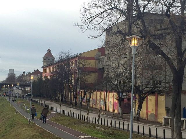 lumini aprinse ziua