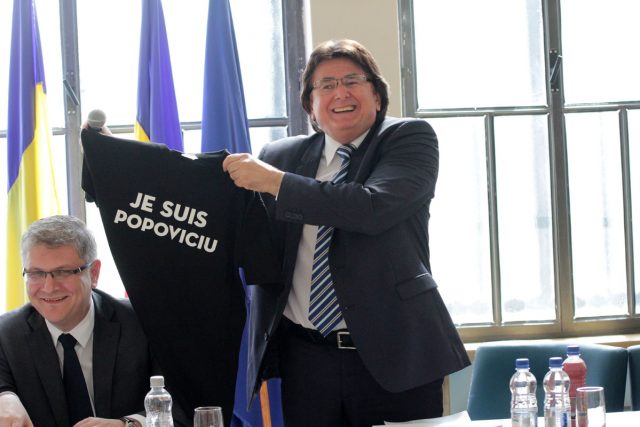 tricou 2