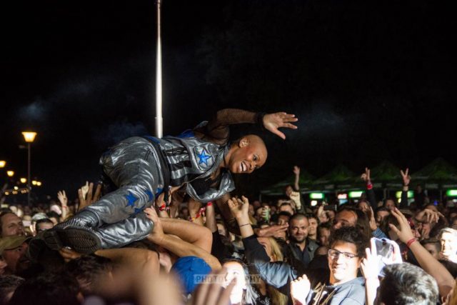 Solista trupei Skunk Anansie a plonjat în public, la Revolution Festival