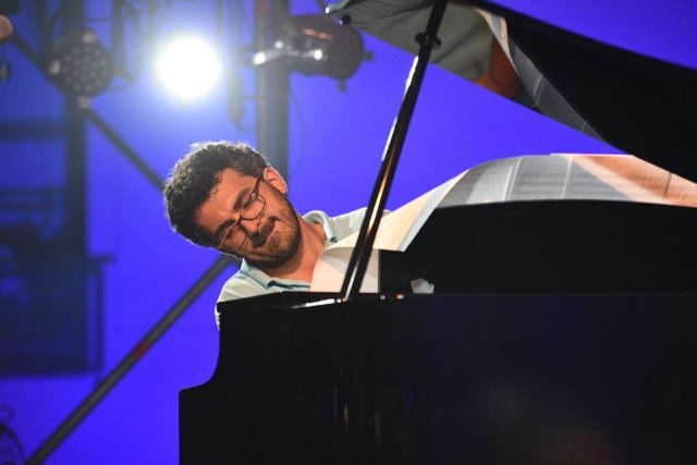 Teo Milea va participa la o nouă ediţie a evenimentului Din Culise, la Alt Club