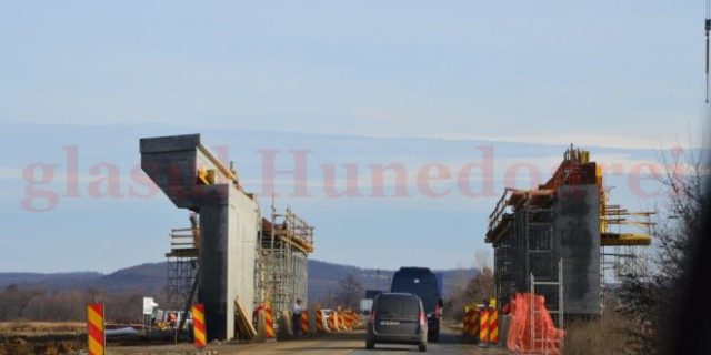 Pasaj prea mic pe autostrada Lugoj-Deva.