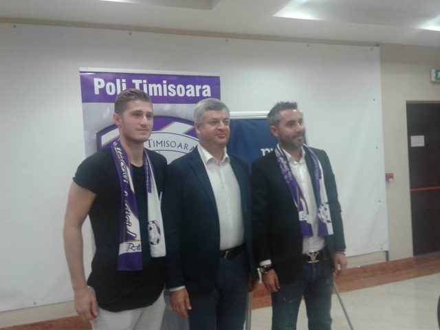 Rică Neaga, prezentat la Timișoara, alături de jucătorul Fabian Lokaj