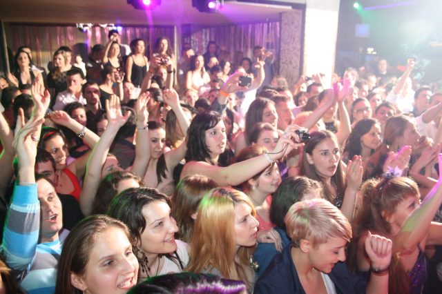 Sfârşitul săptămânii aduce în cluburile din Timişoara o serie de party-uri şi evenimente live.