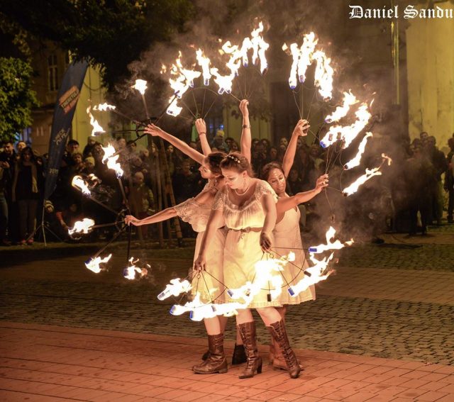 Prima ediţie a evenimentului numit Fire Festival a debutat vineri seară la Timişoara,