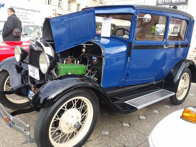Cea mai veche mașină, un Ford A.