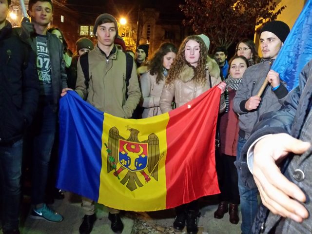 80 de tineri basarabeni au protestat la Timişoara.