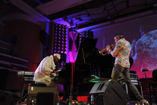 Pianistul cubanez Omar Sosa şi trompetistul italian Paolo Fresu au fost „cireaşa de pe tort“ a celei de-a 8-a ediţii a Timişoara Jazz Festival