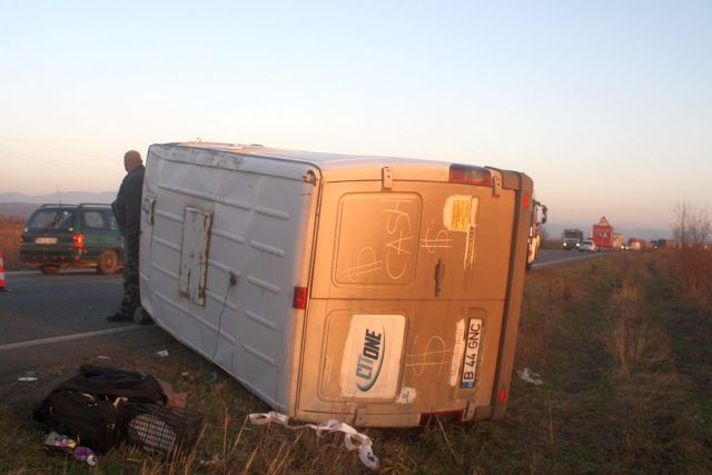 masina-transport-valori-rasturnata
