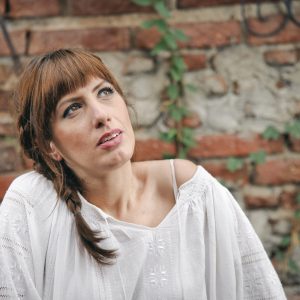 Fata Care Gateste Cu Flori_Romana Rista_Seara de Bucate_foto Luminita Popescu (1)