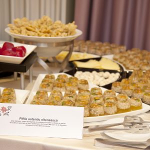 Fata Care Gateste Cu Flori_Romana Rista_Seara de Bucate_foto Luminita Popescu