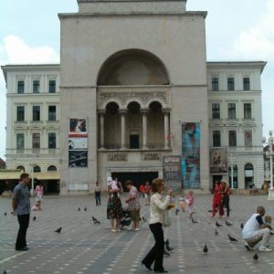 fatada teatrului
