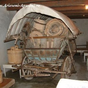 7. Casa memoriala Avram Iancu – Caruta (Cocie) incarcata cu ciubere pregatita pentru mers in tara