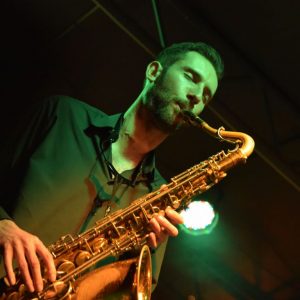 Mike Parker’s Trio Theory la capite