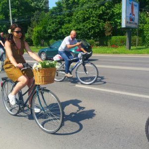 cochete pe biciclete