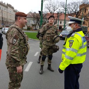 militari pe strada