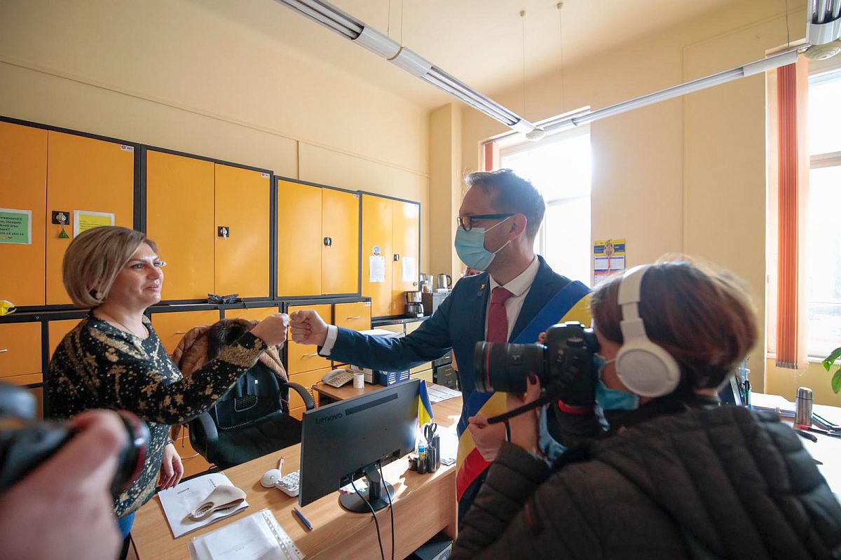Dominic Fritz O SÄƒ Incep Ziua Cunoscand AngajaÈ›ii Din PrimÄƒrie Ce Intalniri Are Programate In Prima Zi De Lucru Foto