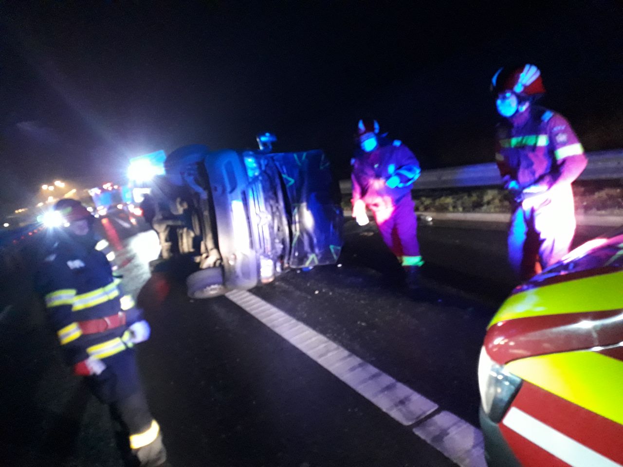 Un Microbuz Cu Trei Persoane La Bord S A RÄƒsturnat Pe Autostrada A1