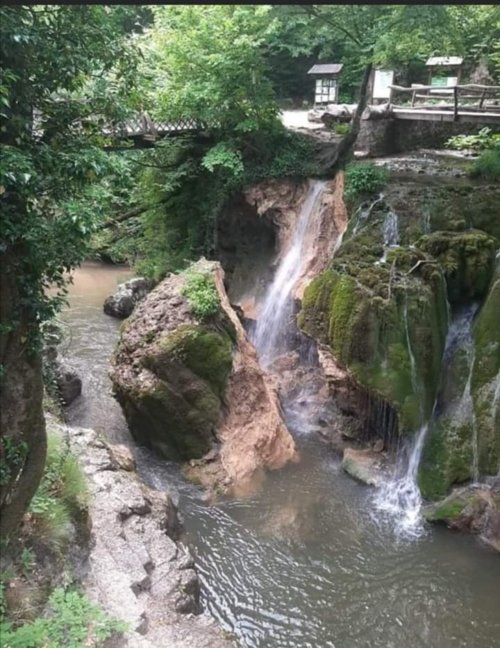 S-a prăbușit Cascada Bigăr, considerată în trecut una ...