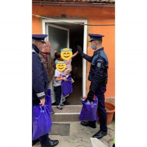 cadouri craciun caras politisti (4)
