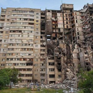 ucraina razboi bloc bombardat distrus