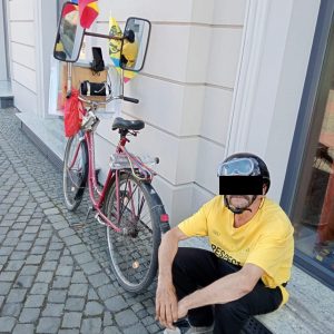 om-cu-bicicleta