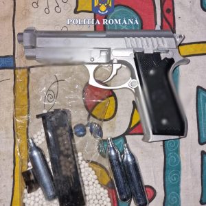 pistol cu gaze