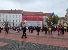 „Jos dictatura”. Protest în Piața Libertății din Timișoara împotriva Guvernului Bolojan (foto)