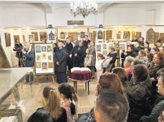 „Lumina Lină” la Timișoara: Peste 100 de icoane pe sticlă, pictate de copii, expuse la Catedrala Mitropolitană (foto)