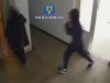 Doi tineri din Timișoara, reținuți după ce au atacat o bătrână de 77 de ani în casa scării (video)