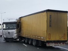 Circulație îngreunată pe autostrada A1, în vestul țării, după ce un TIR s-a izbit de parapetul median (foto)