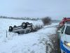 Accident pe o șosea din Timiș. Un autoturism s-a răsturnat în afara carosabilului