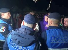 Revolta de la Sânmihaiu Român: Peste 200 de persoane, la casa bunicilor minorului suspect de crimă. Jandarmeria a intervenit pentru a detensiona situația (video)
